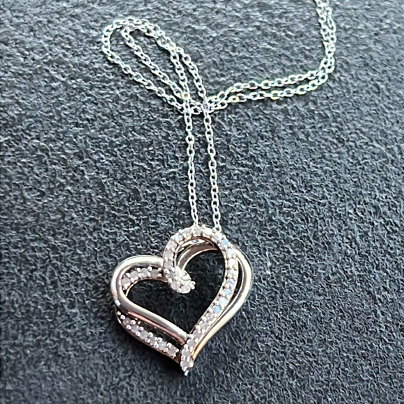Sterling Silver and 1/4 carat Genuine Diamond Heart Pendant Necklace NWT - Picture 2 of 7